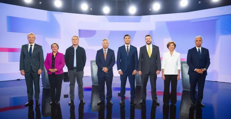 Candidatos presidenciales tras el debate The Times en Español